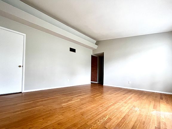 2nd image of 880 Gladiola Dr