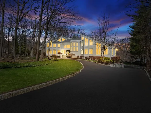 817 W Shore Dr, Kinnelon Borough, NJ 07405