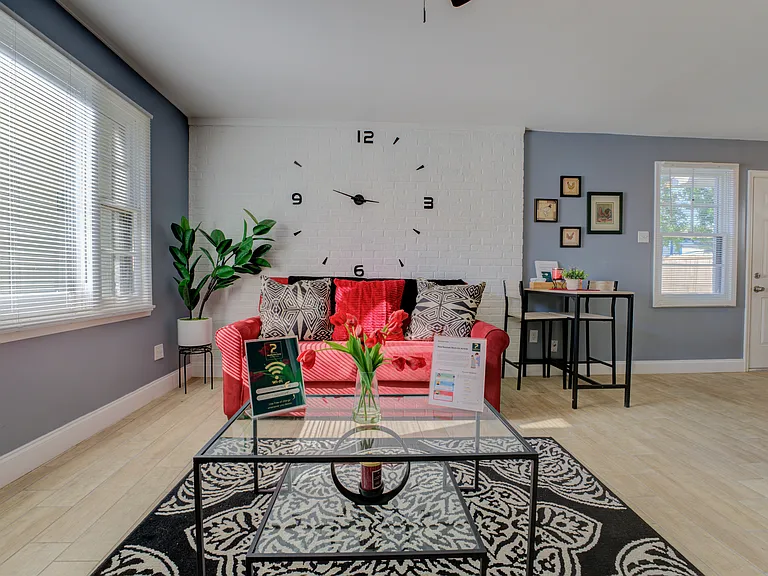 1050 N Pkwy #105 — Photo 34