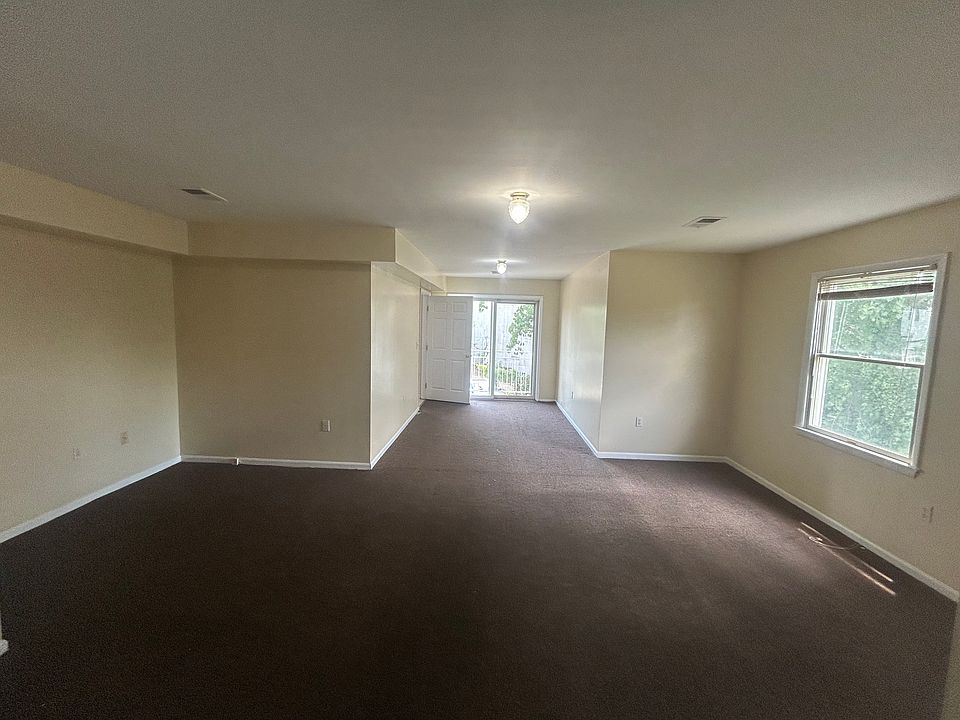 1st image of 30 Elm Ct #2
