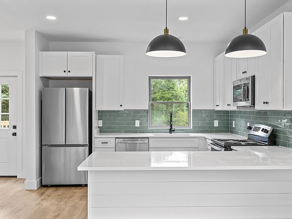 4th image of 303 Tania Ln