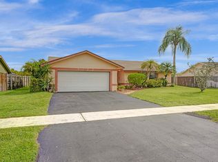 9722 Richmond Cir, Boca Raton, FL 33434
