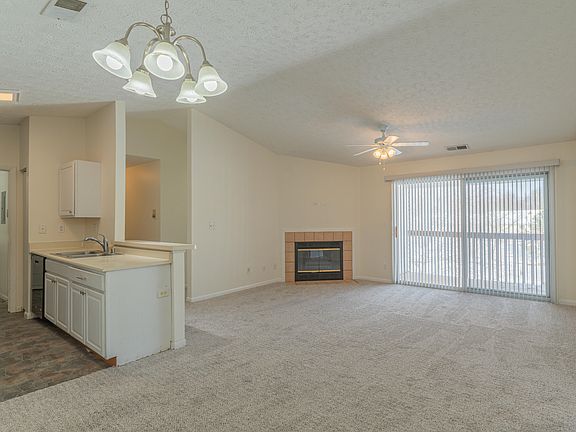 3rd image of 20 Rio Grande Cir APT 8