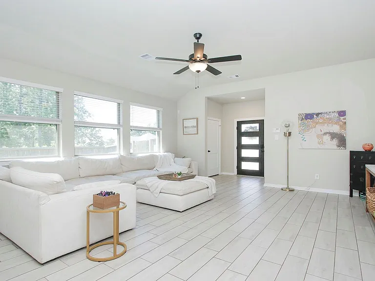 320 Rise Ln — Photo 10