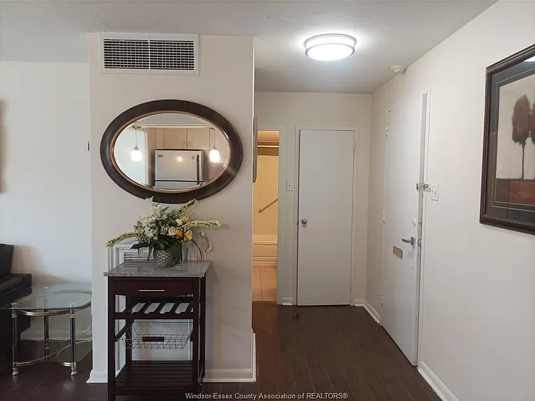 111 Riverside Dr E #808 — Photo 3
