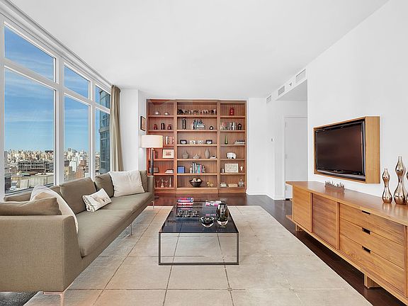 2nd image of 207 E 57th St APT 25B