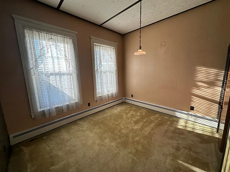 102 N River St — Photo 6