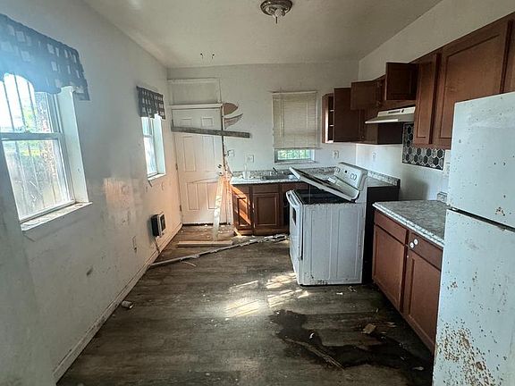 2nd image of 1936 Harrison St