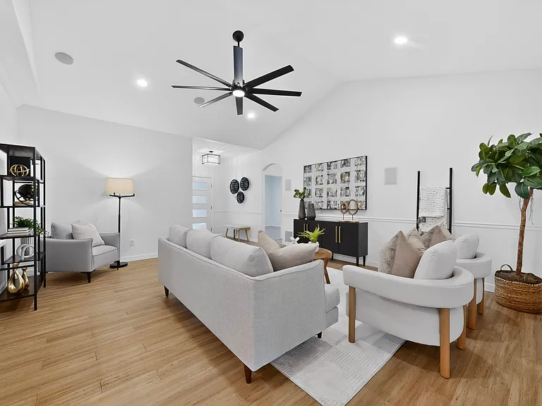 14902 Longbranch Dr — Photo 2