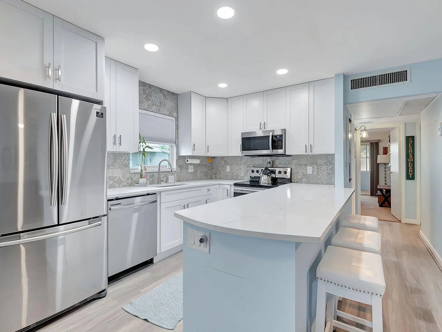 2 bed, 2.0 bath, 880 sqft, $2,000 — Photo 2