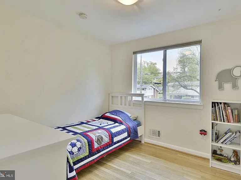717 Hillsboro Dr — Photo 14