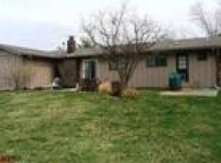 2215 Centeroyal Dr, Saint Louis, MO 63131