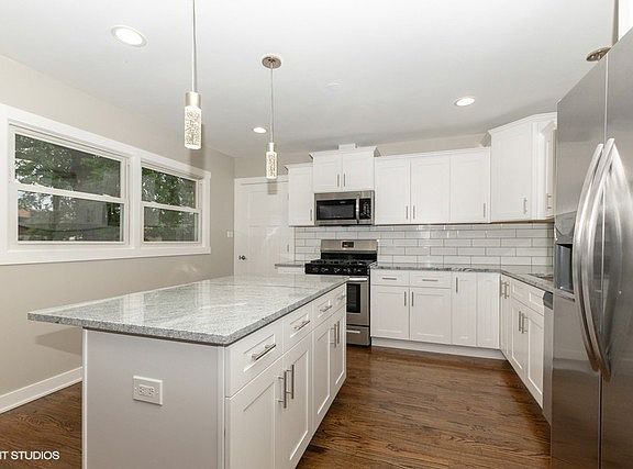 5th image of 9050 S Parkside Ave