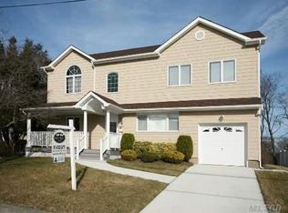 11 Arthur Ct, Plainview, NY 11803