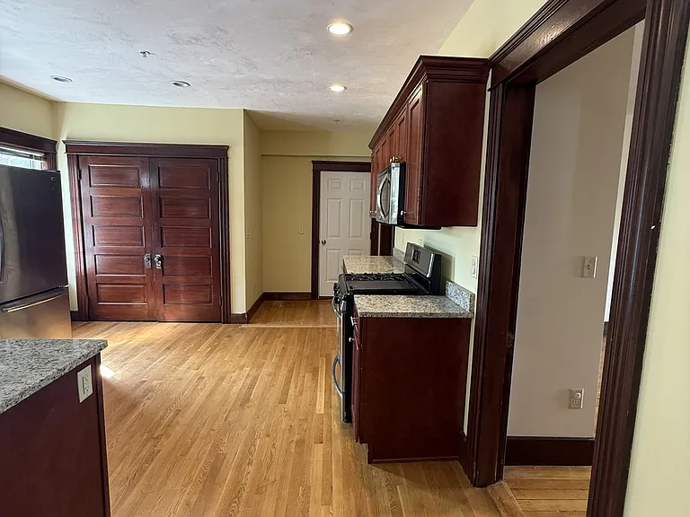 32 Woodbine St #1 — Photo 9