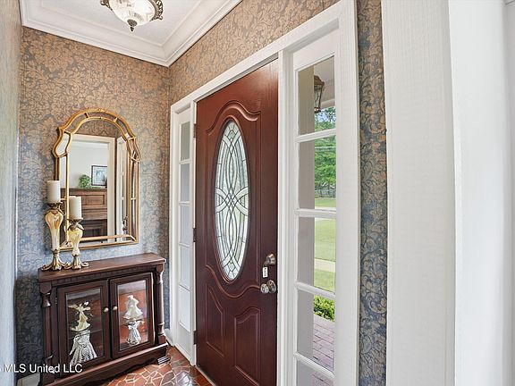 5th image of 110 Shady Oaks Cir
