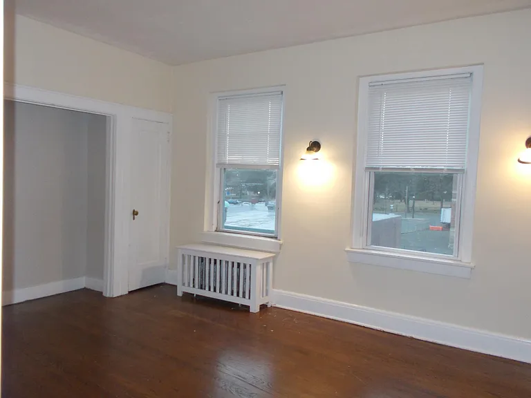 260 E Broad St #3 — Photo 7