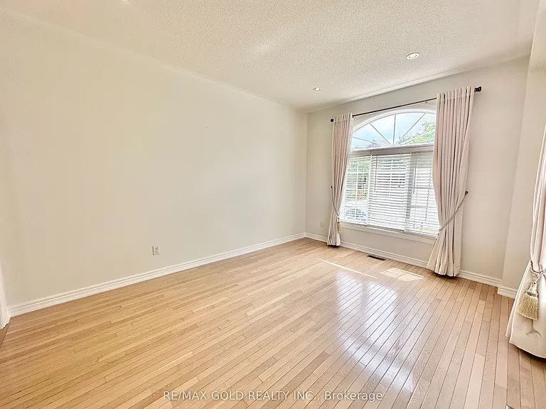 2293 Baronwood Dr — Photo 10
