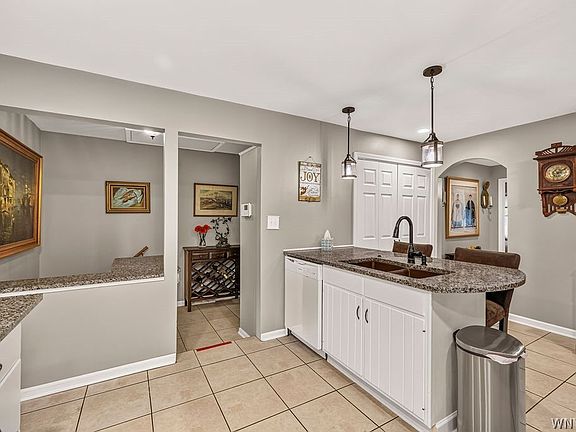 3rd image of 4071 Calkins Rd
