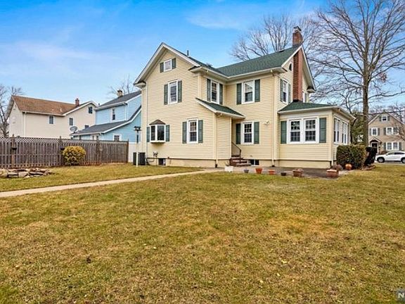 4th image of 48 Clairmont Ave