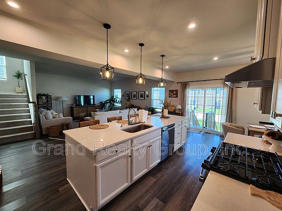 5th image of 1810 Tall Oaks Dr