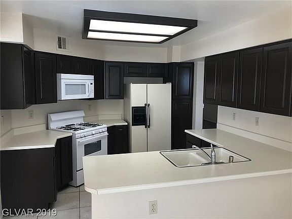 5th image of 19 Fantasia Ln