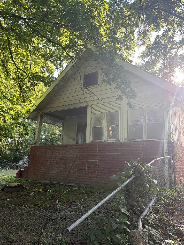 2 bed, 1.0 bath, 900 sqft, $1,400 — Photo 1