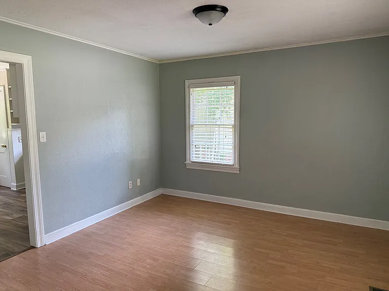105 Kimball Ave — Photo 6