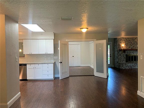 3rd image of 5525 Oak Ln