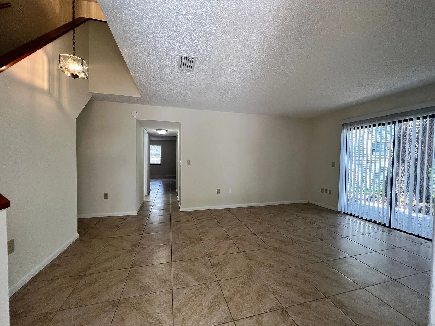 3-Bedroom Townhome in Central Lakeland — Photo 2