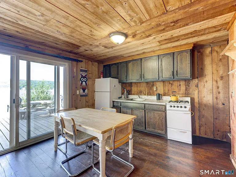 1 Island Chalet — Photo 6
