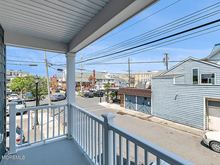 10 NE Church St — Photo 30