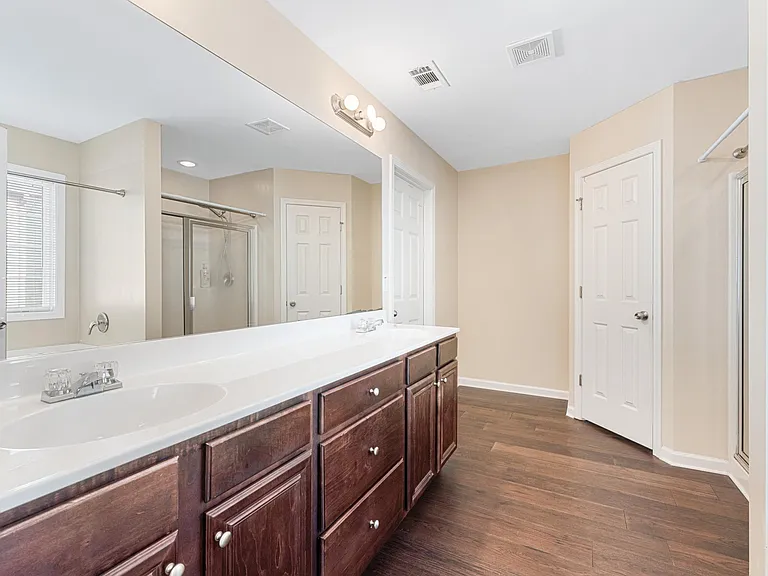 5529 Chatham Cir — Photo 14
