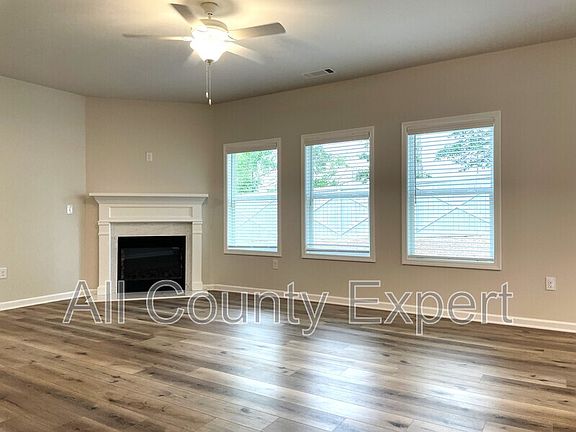 3rd image of 434 Fox Creek Dr