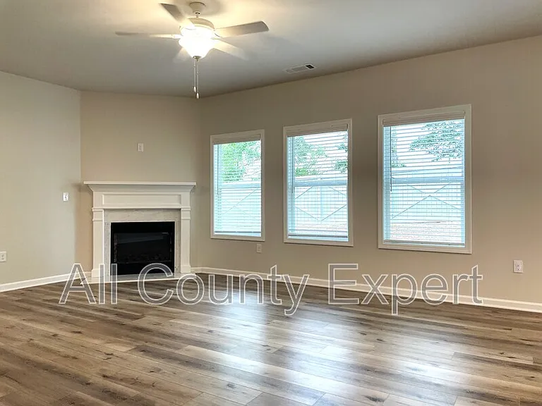 414 Fox Creek Dr — Photo 7