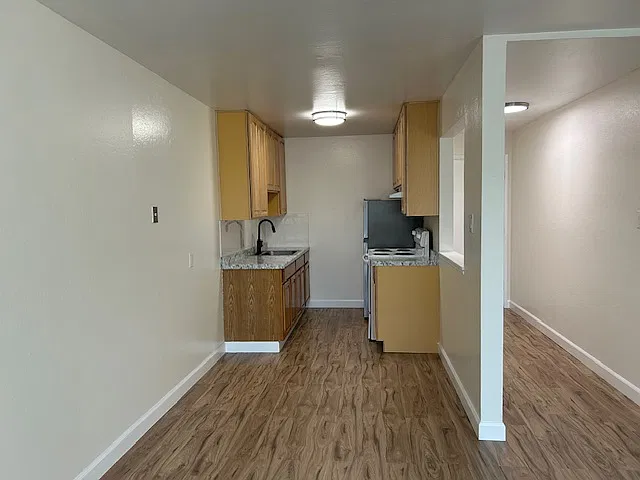 2 bed, 720 sqft, $2,400 — Photo 2