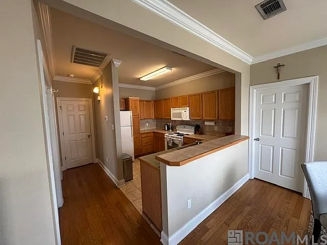 4625 Burbank Dr #603 — Photo 6