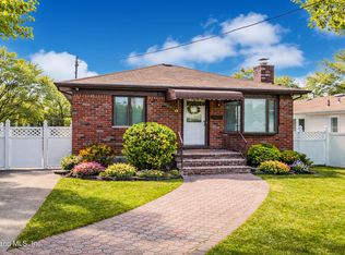 890 Marcy Ave, Staten Island, NY 10309