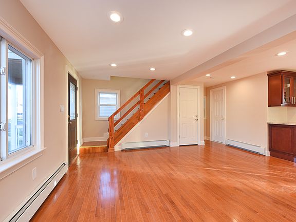 5th image of 184 Saint Marks Ave