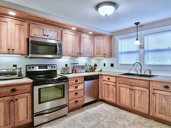 4th image of 917 Laramie St APT 5