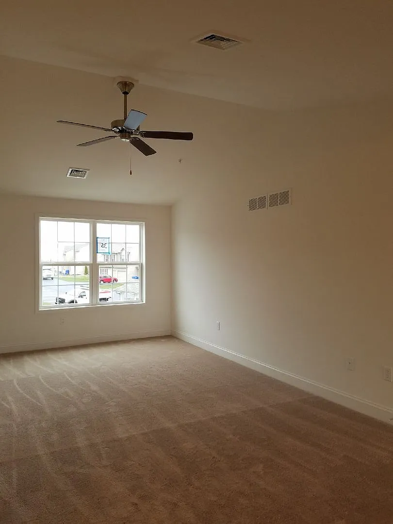 Hummelstown, 2 Bedroom, 2 Bath Garden Home! — Photo 4