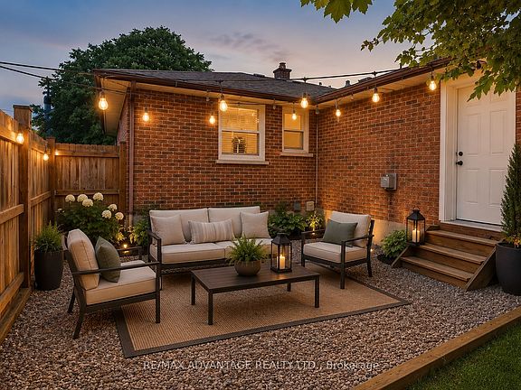3rd image of 25 Laurentian Dr S