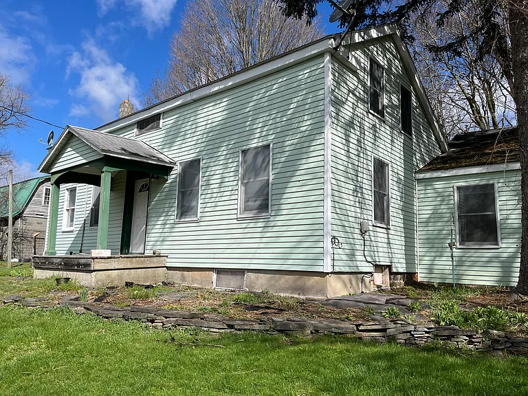 2210 Ellis Hollow Rd — Photo 1