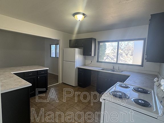 2nd image of 10017 Los Arboles Ave NE