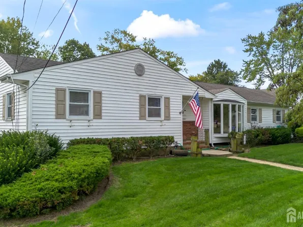 21 Kingsport Dr, Howell, NJ 07731