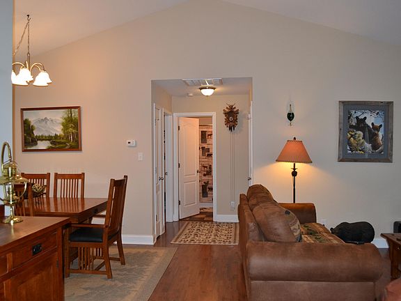 5th image of 308 Green Hill Dr