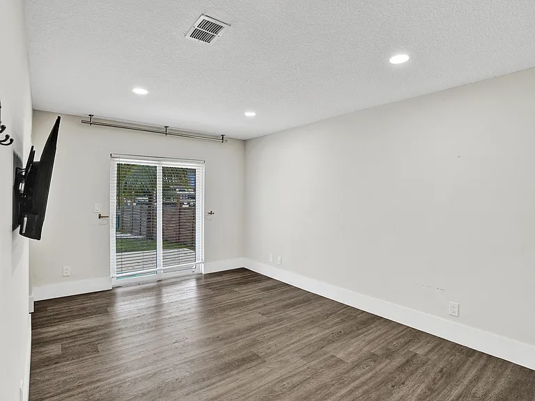 343 Layne Blvd — Photo 20