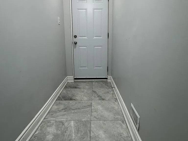 33 Bluffwood Cres — Photo 3