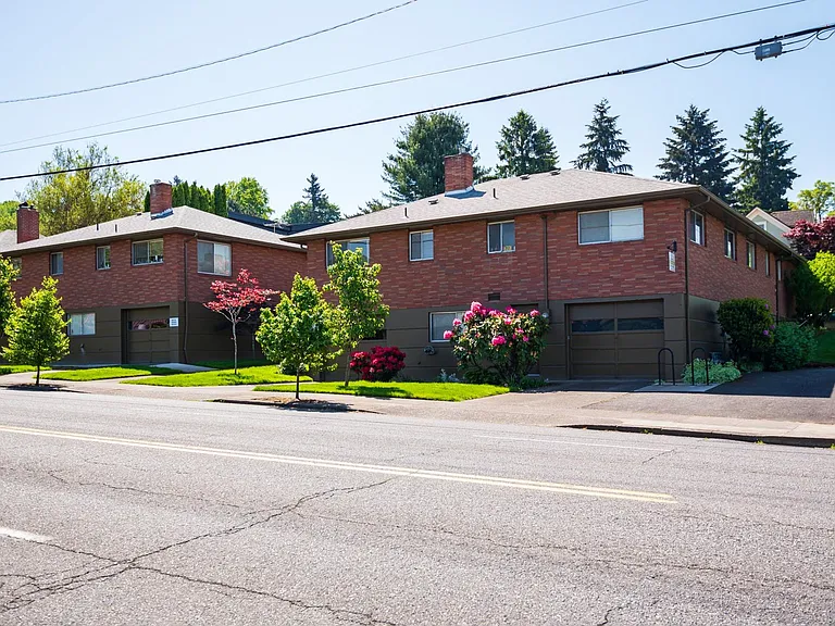 6202 E Burnside St — Photo 3