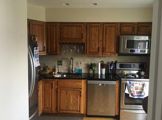 409 Old Town Ct, Alexandria, VA 22314